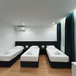 Clinton Locanda Tirana