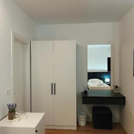 Clinton Värdshus Tirana