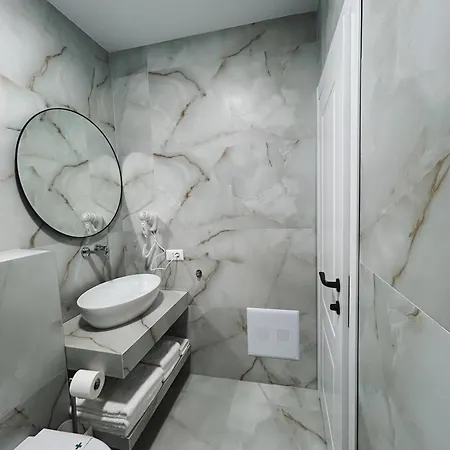 Värdshus Clinton Tirana