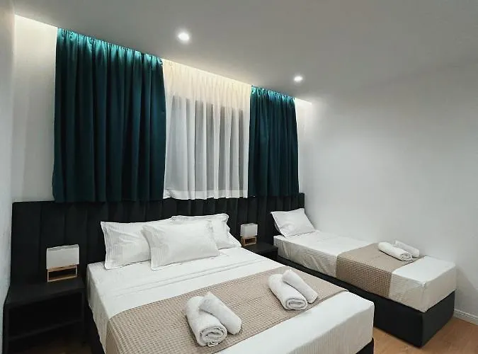 Zajazd Clinton Tirana