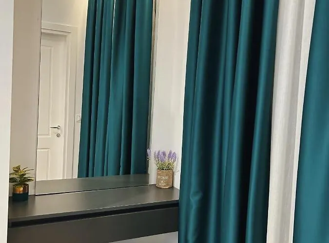 Clinton Han/Misafirhane Tiran