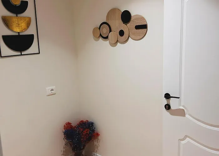 Clinton Тирана