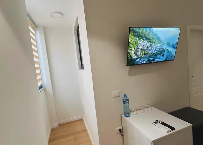 Clinton Мини-отель Тирана